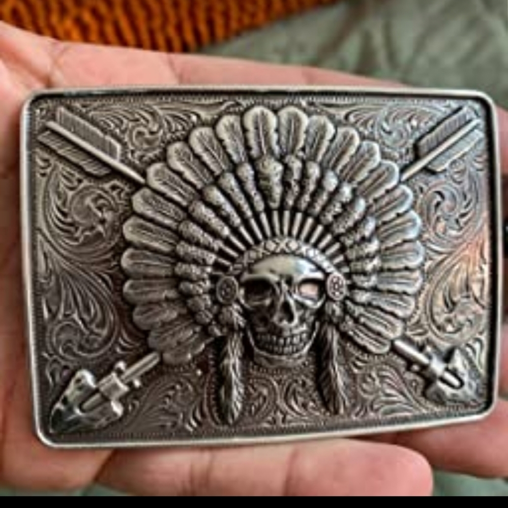 Beautiful Native American warrior Chief belt buckle approximately 4"